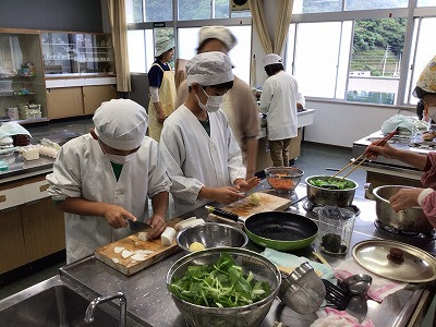 5・6年 家庭科_西原　睦美_調理実習_3